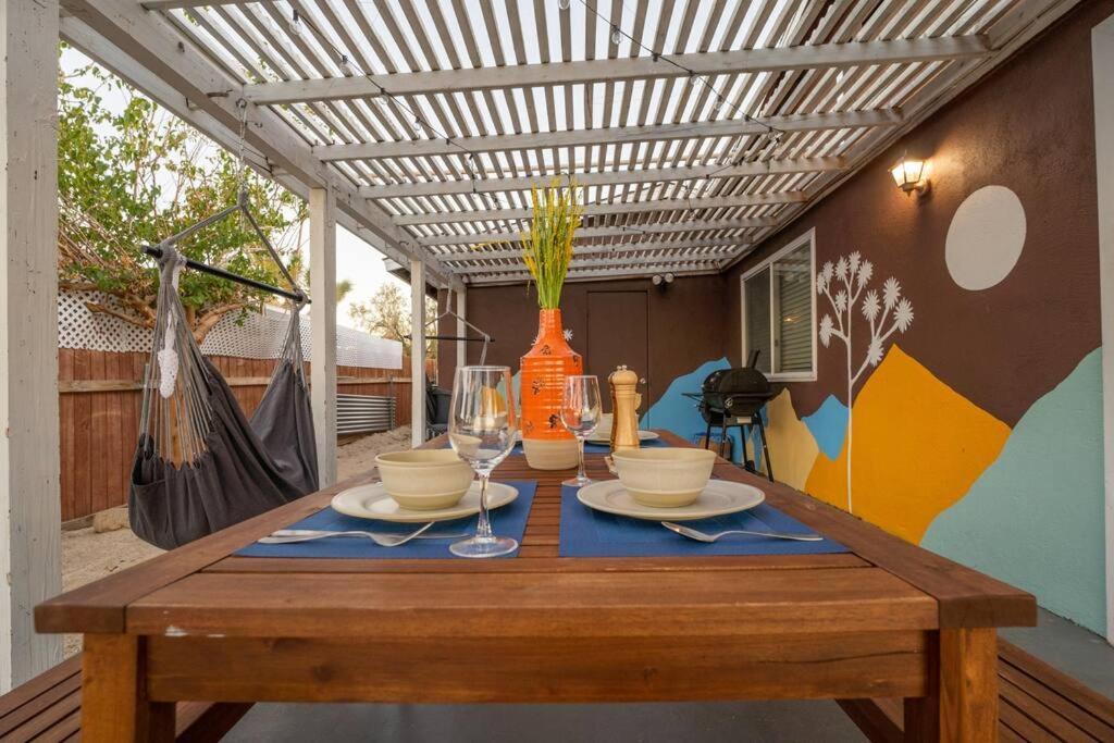 Palm Vista Retreat *Hot Tub/Cowboy Pool/Hammocks* Villa Joshua Tree Eksteriør bilde