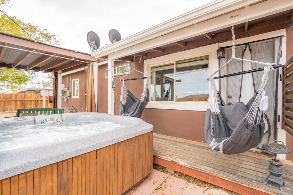 Palm Vista Retreat *Hot Tub/Cowboy Pool/Hammocks* Villa Joshua Tree Eksteriør bilde