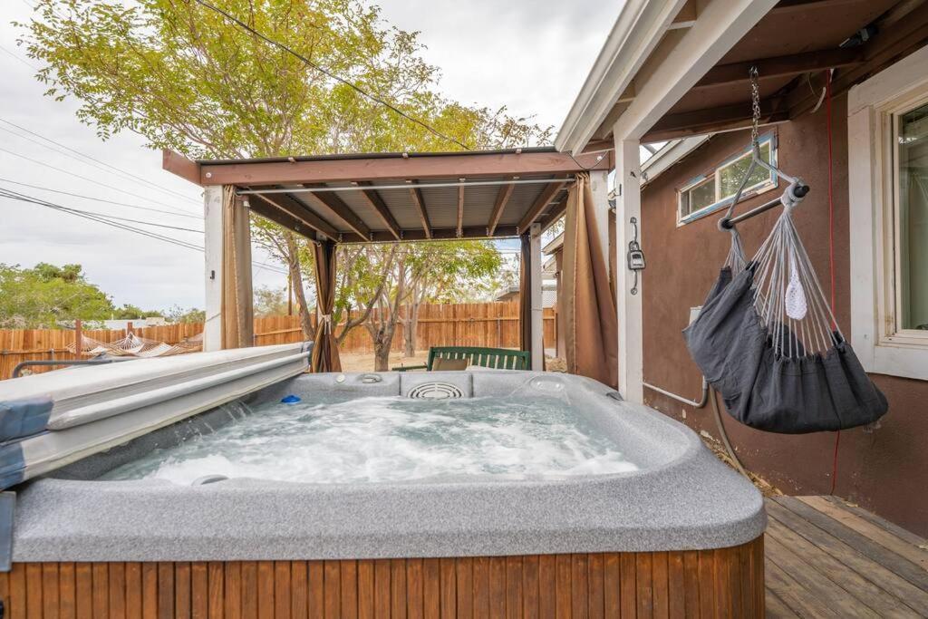 Palm Vista Retreat *Hot Tub/Cowboy Pool/Hammocks* Villa Joshua Tree Eksteriør bilde
