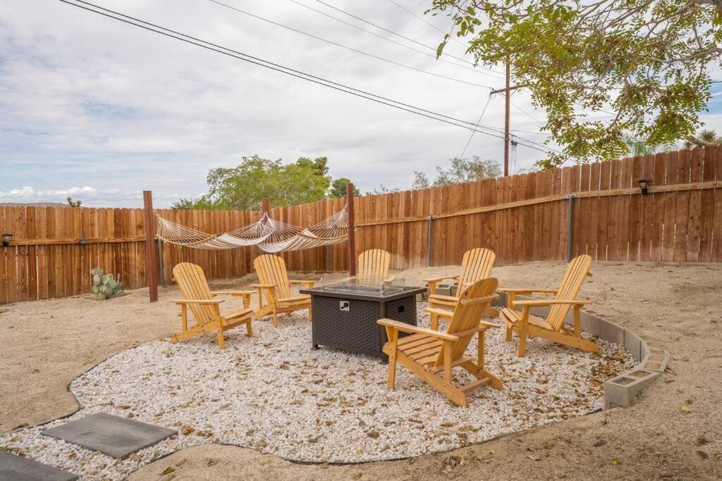 Palm Vista Retreat *Hot Tub/Cowboy Pool/Hammocks* Villa Joshua Tree Eksteriør bilde